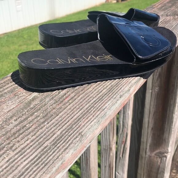 ⬇️Calvin Klein Slides  - Picture 3 of 5